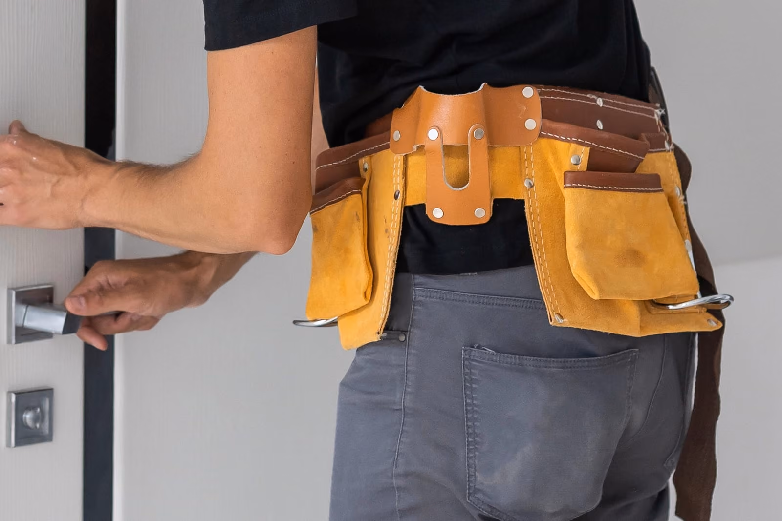 Serrurier professionnel en intervention